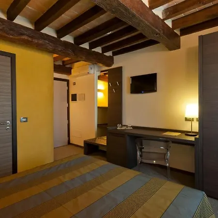 Sant'ambrogio Penzion 3*